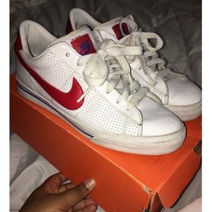 Nike Lo-Top Sneakers - White
